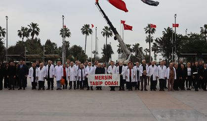 Mersin’de sağlıkçılar 14 Mart Tıp Bayramı’nı kutladı