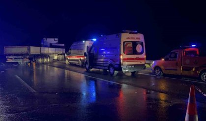 Tarsus-Adana-Gaziantep Otoyolu'nda kamyonet tırla çarpıştı: 1 ölü, 1 yaralı