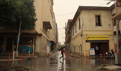 Mersin’de çöl tozu ile beklenen yağış etkili olmaya başladı