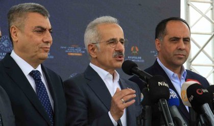 Bakan Uraloğlu duyurdu:'Çeşmeli-Kızkalesi Otoyolunda ilk kısım temmuz ayında açılacak'