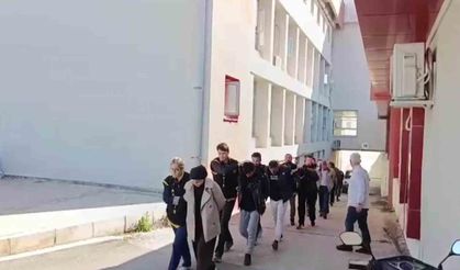 Kendilerini hakim, savcı ve polis olarak tanıtıp milyonluk vurgun yapan şebeke çökertildi