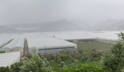 Mersin'de meteorolojinin uyarısı sonrası yağış etkili oluyor
