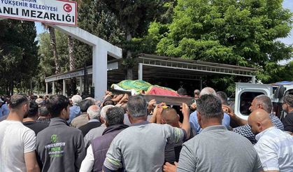 Mersin'deki yağ fabrikasındaki patlamada ölen işçi toprağa verildi
