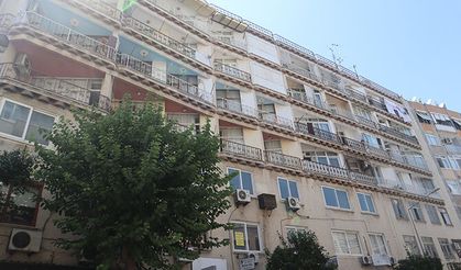 Mersin’de 50 yıl önce yapılan apartmanın balkonlarına bakan hayran kalıyor