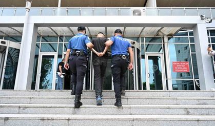 Kırmızı bültenle aranan hükümlü havalimanında yakalandı