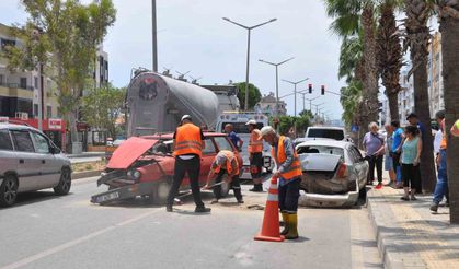 Mersin'de zincirleme trafik kazası: 1 yaralı