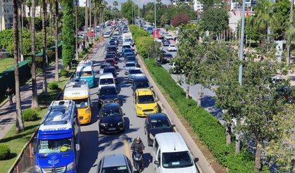 Mersin’de mesai çıkışında birçok yolda trafik kilitlendi