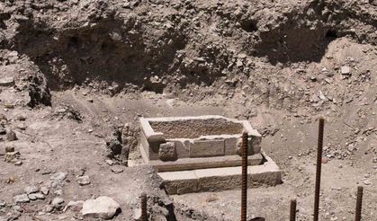 Mersin'de sağlık ocağı inşaatı çevre düzenlemesinde lahit çıktı