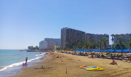 Mersin sahillerinde tatil yoğunluğu: Sahiller doldu taştı