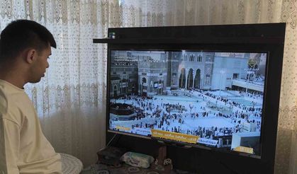 Kabe maketine sarılarak dua etmişti: Engelli gencin umre hayali gerçek oluyor