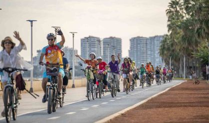 Mersin'de bisikletseverler güvenli sürüş için pedal çevirdi