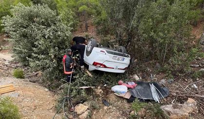 Mersin'de seyir halindeki otomobil devrildi: 1 ağır yaralı