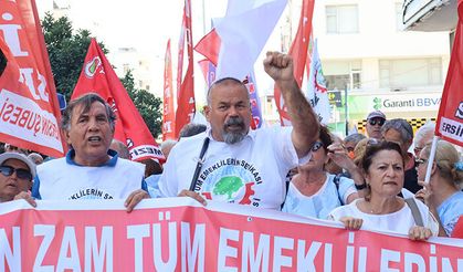Mersin’de emekliler birleşti, sokağa indi: “Seyyanen zam istiyoruz”