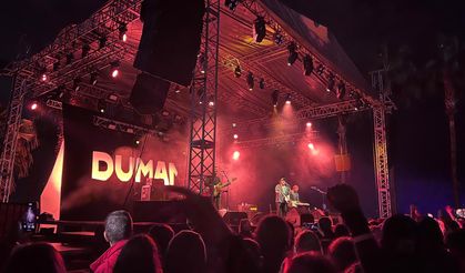 Duman, Mersin’de hayranlarına unutulmaz bir gece yaşattı