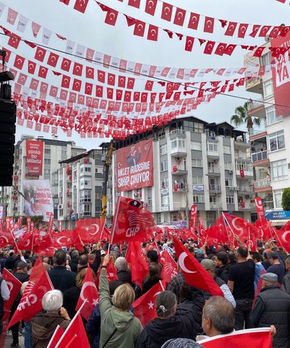 CHP Lideri Özel Mersin’de: Vatandaşlar, iradesini sahip çıkmak için miting alanına akın etti