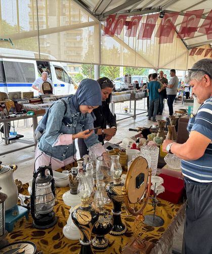 Mersin Antika Pazarı’nda nostalji rüzgarı
