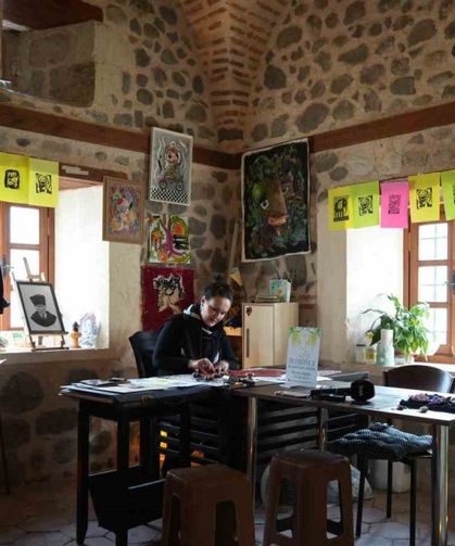 517 yıllık Taşhan’da kadın eliyle sanat ve emek buluşuyor