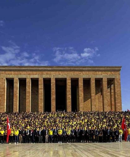 Fenerbahçeli taraftarlar, Anıtkabir’i ziyaret etti