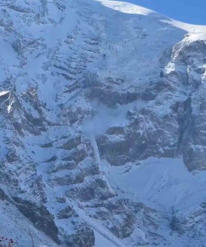 Ağrı Dağı’nda çığ düştü