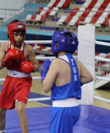 Ağrı’da Türkiye-İran-Nahçıvan Boks Dostluk Turnuvası nefes kesti