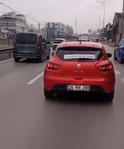 Boşanmayı düğün gibi kutladı: Bursa’da ilginç otomobil süslemesi güldürdü