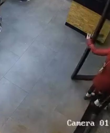 Kuaförde işlem yaptıran kadın ’kartımı arabada unuttum’ bahanesiyle kaçtı