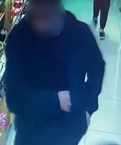 Marketten alkollü içecek çalan şahıs kameraya yakalandı