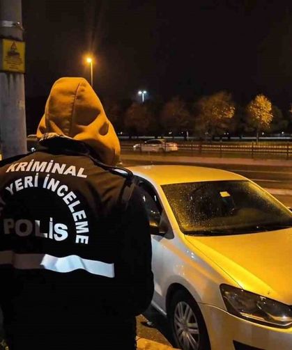 Polisin GBT yapmak istediği araçtan ceset çıktı