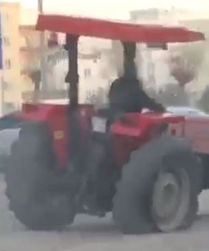 Adıyaman'da şaşkına çeviren görüntü: Traktör 3 tekerle ilerledi