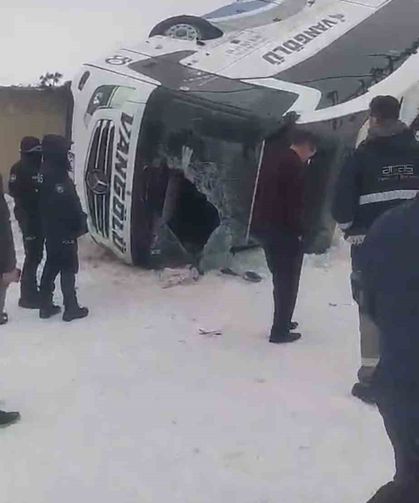 Ağrı'da yolcu otobüsü devrildi: 16 yaralı