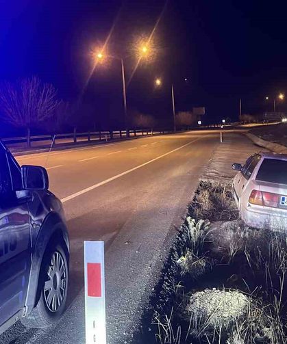 Alkollü sürücünün kullandığı araç uygulama noktasından kaçmaya çalışırken şarampole düştü