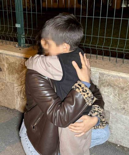 Anne, çocuğuna 1,5 yıl sonra polis merkezinde kavuştu