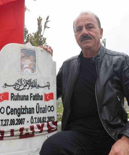 Asrın felaketinin 3'üncü yıl dönümünde deprem mezarlığında hüzünlendiren ziyaret