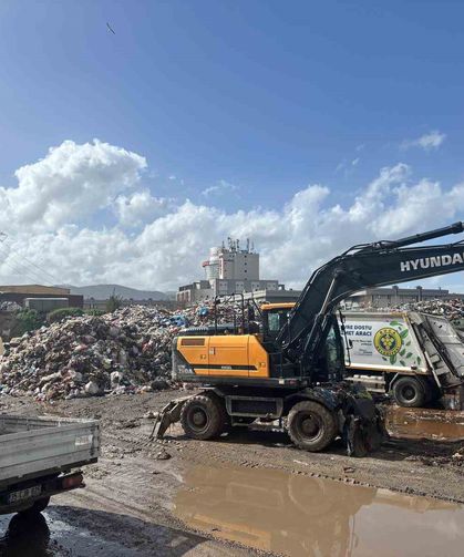 Atıkları usulsüz depolayan Buca ve Foça belediyelerine 9.3 milyon lira ceza