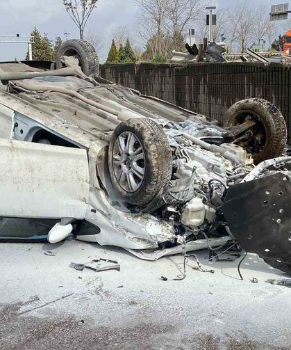 Aynı yerde 5 saat arayla ikinci kaza: Otomobil yan yola düşüp ters döndü, 2 kişi yaralandı