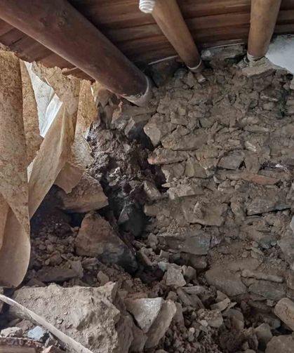 Batman'da heyelan: Kayaların düştüğü ev yıkıldı