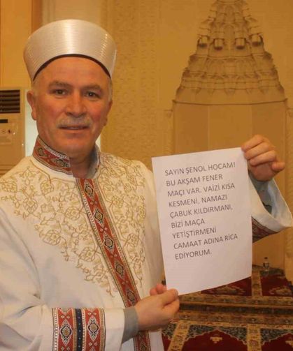 Cami imamı gençleri maça yetiştirdi: Vaazı kısa tuttu, ilahileri azalttı