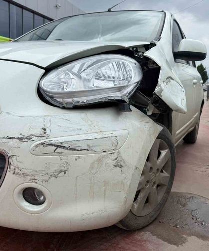 Çarptığı araca levye ile saldırdı, giderken ışıklı çiçek buketi bıraktı