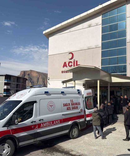 Çukurca'da trafik kazası: 8 yaralı