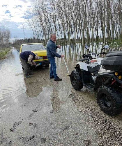 Edirne'de taşkın suları bedava yıkamaya dönüştü: Taşkını fırsata çevirdiler