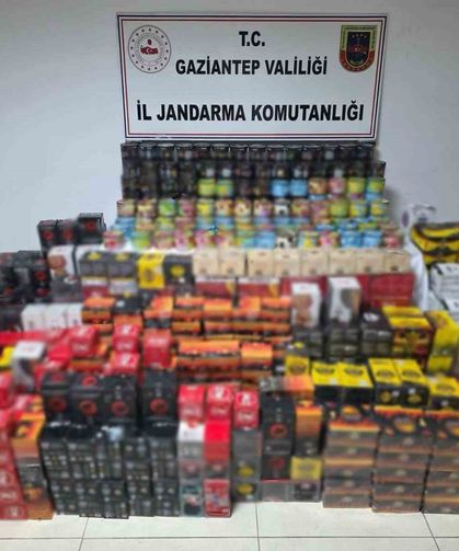 Gaziantep'te 1,5 milyon TL değerinde kaçak nargile tütünü ve kömürü ele geçirildi
