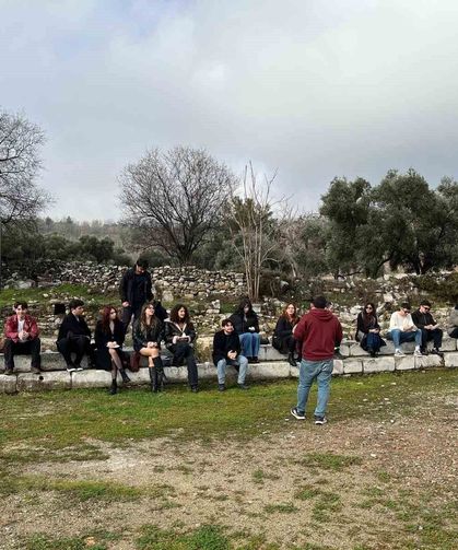 Genç eller geçmişin izlerini seramik ile şekillendirdi