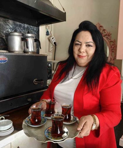 İlçe terminalinin tek kadın çaycısı