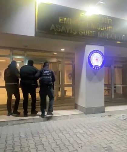 İnterpol'ün kırmızı bültenle aradığı dolandırıcı Eskişehir'de yakalandı