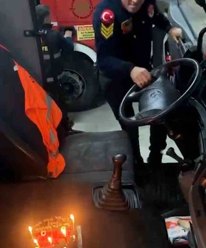 İtfaiye şoförüne yürek hoplatan sürpriz: 'Anam anam benim ev'