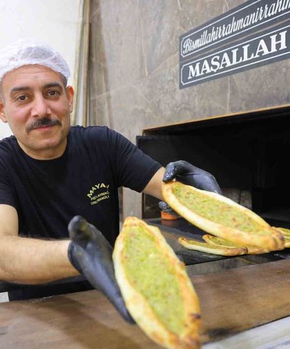 Kahramanmaraş'ta iftar sofralarının gözdesi: Fıstıklı börek