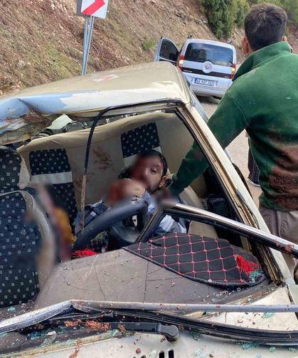 Kahramanmaraş'ta kopan kaya parçası otomobile isabet etti: 2'si ağır 4 yaralı