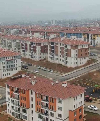 Kısa sürede evleri teslim edilen Nurdağılı depremzedelerden devlete teşekkür