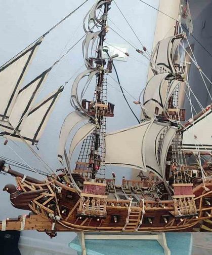 Konuşma ve işitme engelli vatandaş, atıkları sanata dönüştürüyor