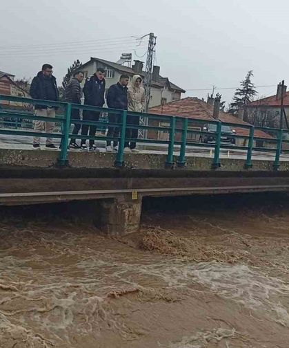 Konya'da yağış sonrası sel dereleri taşırdı